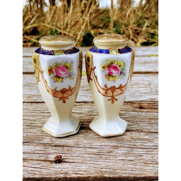 Vintage Hand Painted Nippon Salt & Pepper Shakers Roses - Picture 8 of 11